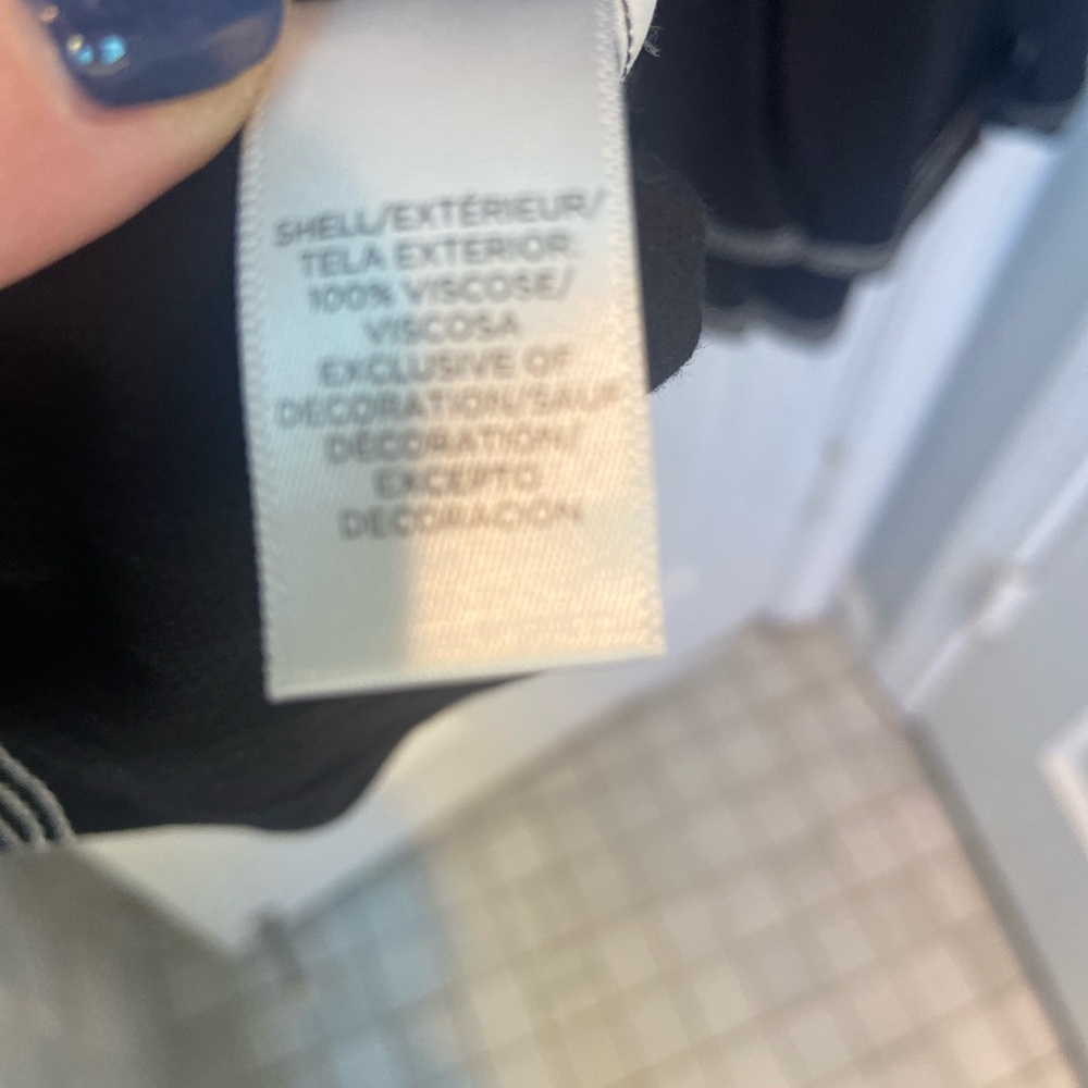 Ann Taylor L Black blouse - Picture 5 of 7